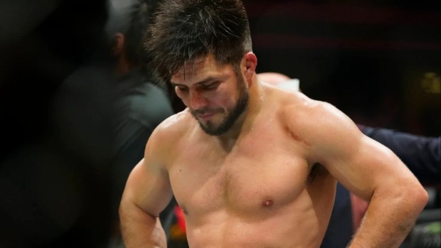 Photo of Henry Cejudo Withdraws From UFC 292 After Suffering Shoulder Injury