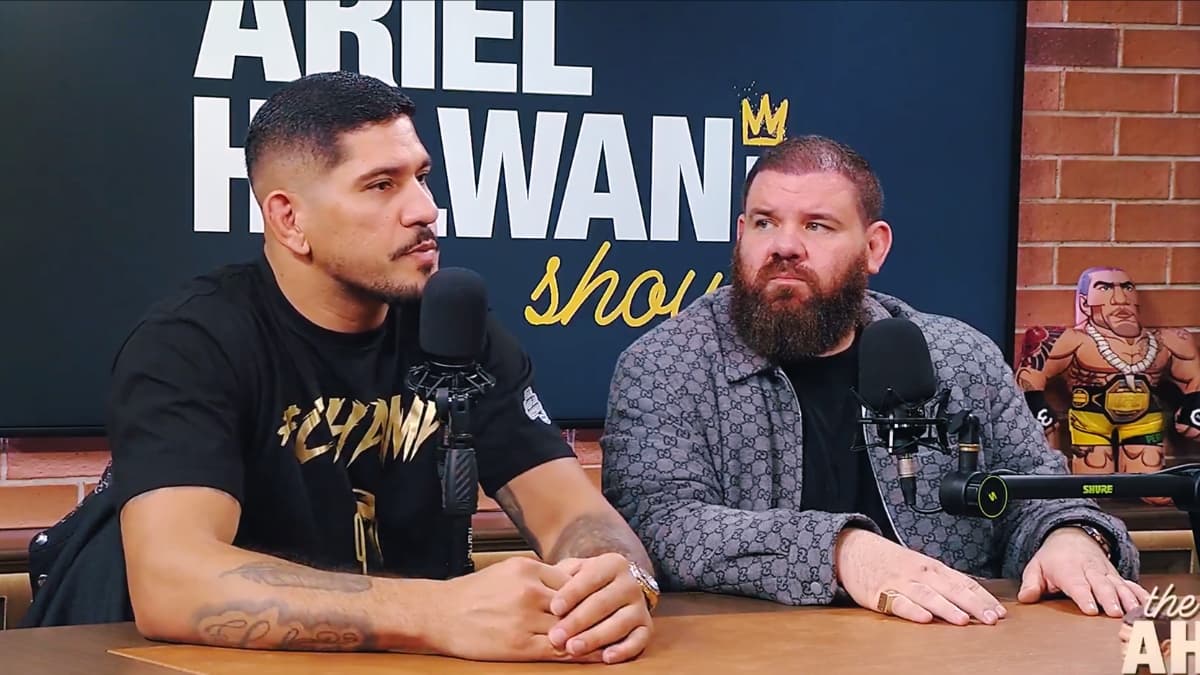 Alex Pereira Signs New 8-Fight Deal With UFC, Says Contract Made Vacating Title Easy