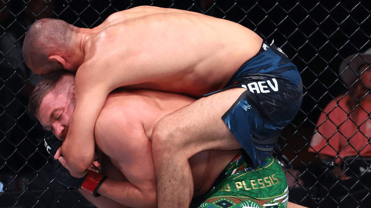 Khamzat Chimaev dethrone Dricus Du Plessis at UFC 319