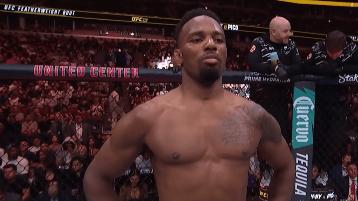 Lerone Murphy Hires Mental Coach Before Movsar Evloev Fight