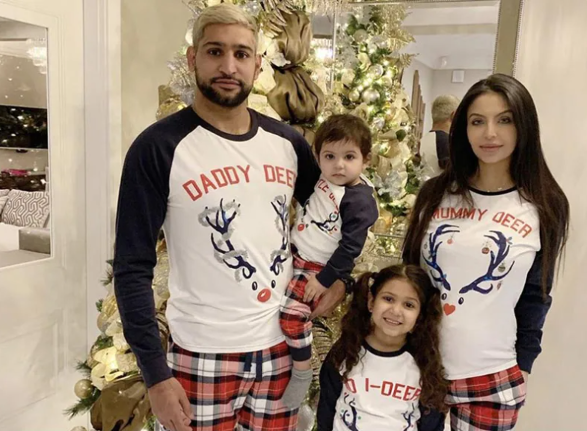 Amir Khan with his woman  and their children